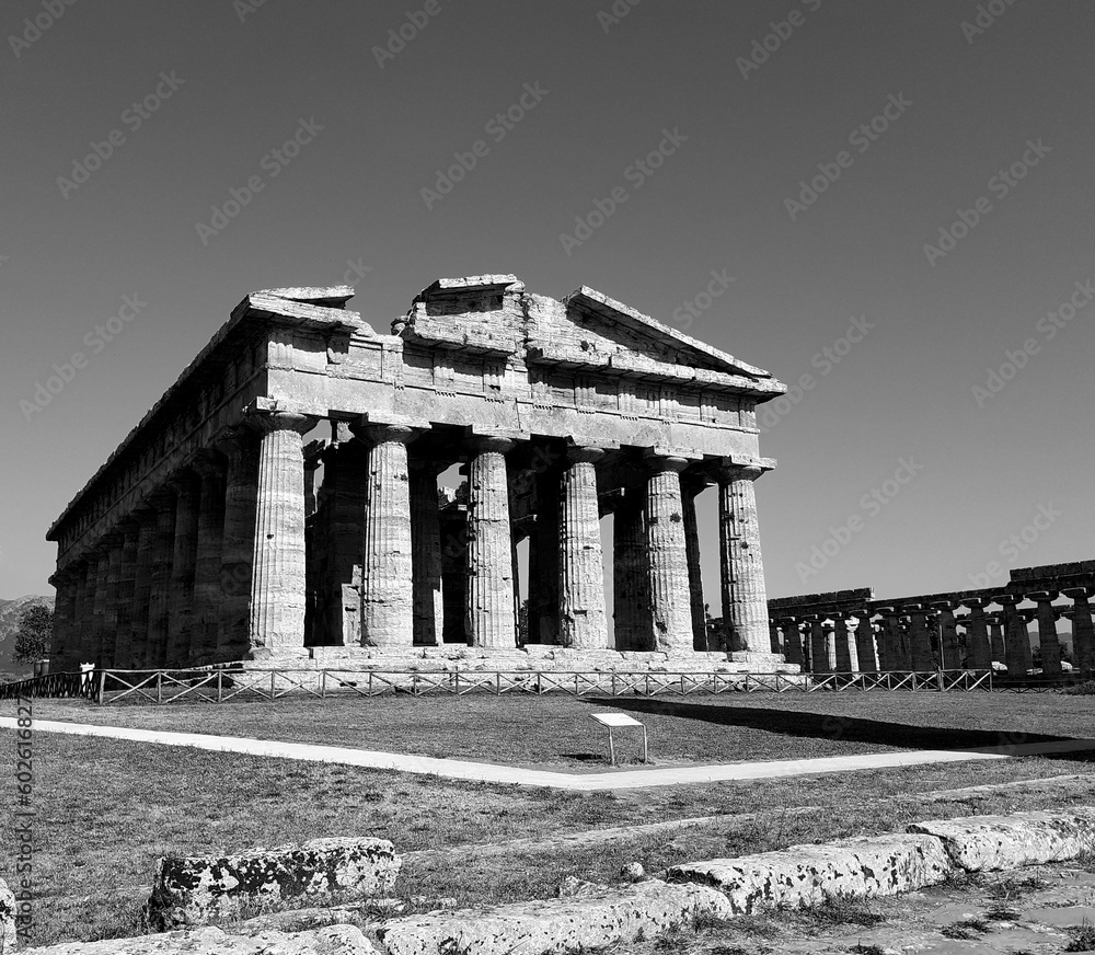 Obraz premium TEMPIO DI POSEIDONE O NETTUNO,PAESTUM,ITALIA,9 MAGGIO 2023.