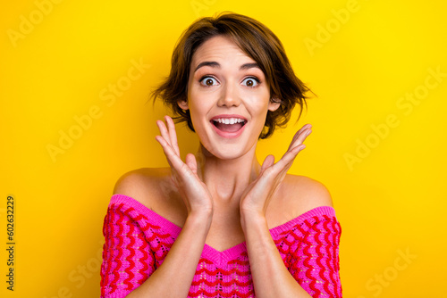 Stampa su tela Photo of cute impressed girl bob hairstyle dressed off shoulder shirt staring at