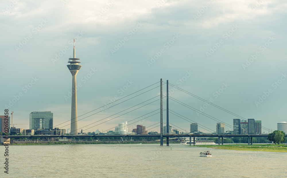 Obraz premium bridge over the river