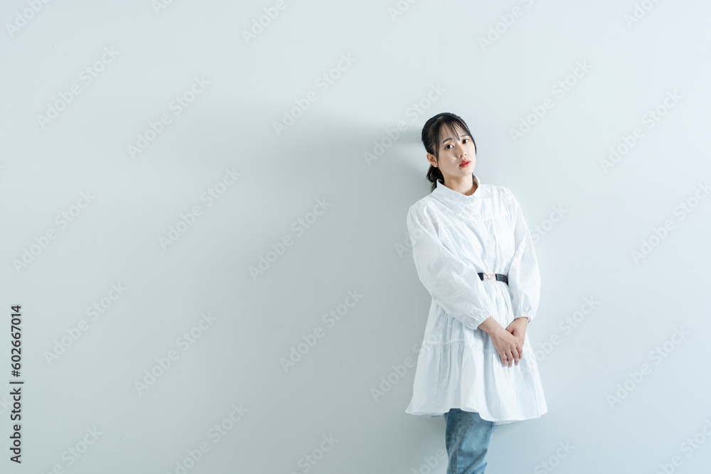 爽やかな若い女性 爽やかな若い女性