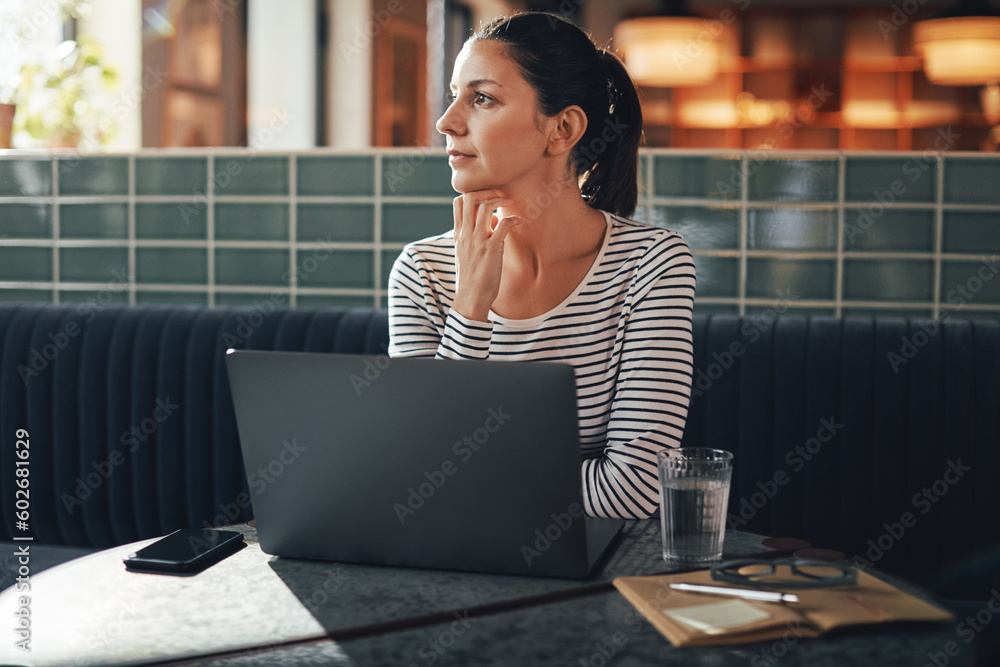 © Flamingo Images - Young businesswoman sitting at a table thinking about work © Flamingo Images - Young businesswoman sitting at a table thinking about work
