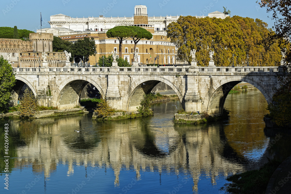 Pont sur le Tibre à Rome en automne