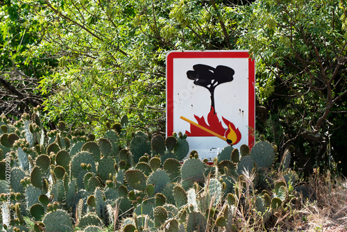 Panneau routier d'indication de risque d'incendie en France