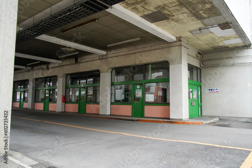 西九州新幹線が開業して閉鎖されたJR諫早駅前の旧バスターミナル