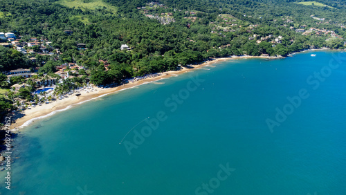 Visão aérea da costa da Ilhabela, SP, Brasil.