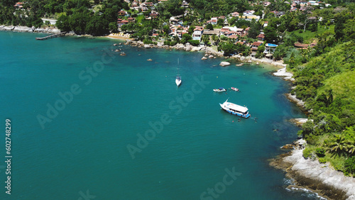 Região costeira de Ilhabela, SP, Brasil.