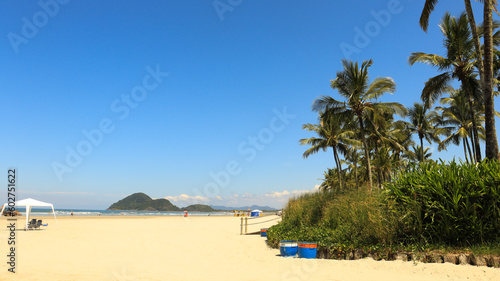 The beach of 'Riviera de São Lourenço' in Bertioga Brazil.  © rafaelnlins