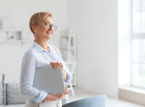 Mature psychologist with la...