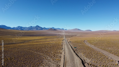 Visão aérea da 'rota do sol' no meio do deserto do Atacama no Chile em 2022 cpatada por um drone.  photo
