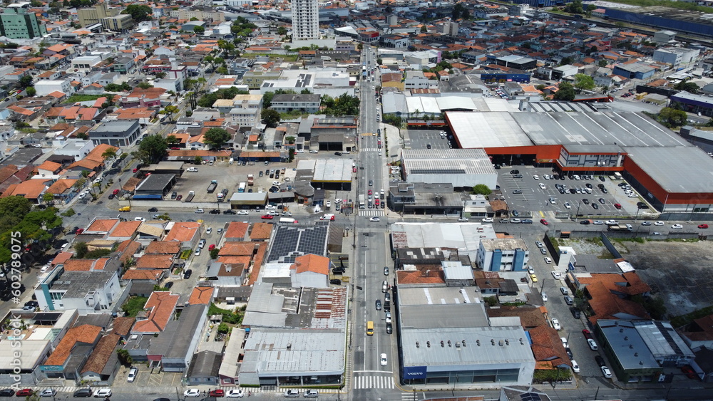 Centro da cidade de Mogi das Cruzes acima de uma avenida