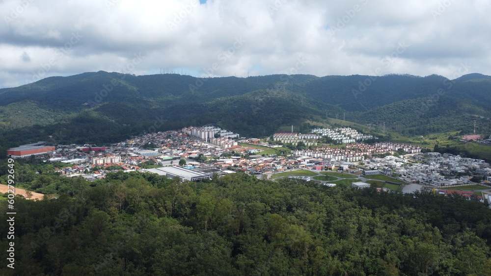 Visão aérea da serra da cidade de Mogi das Cruzes, SP, Brasil.