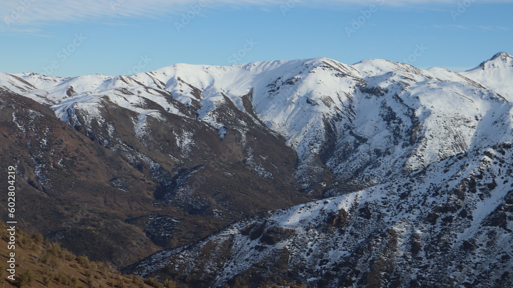 Montanhas nas cordilheiras dos Andes em Santiago no Chile Montanhas nas cordilheiras dos Andes em Santiago no Chile