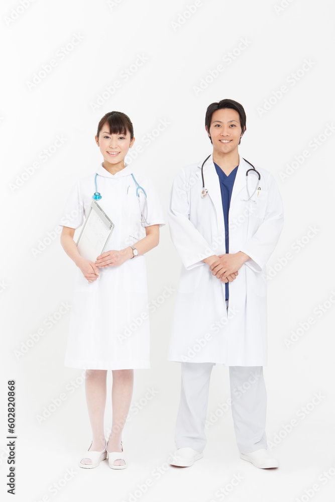 白衣を着た看護師と医者 白衣を着た看護師と医者