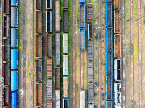 Obraz na płótnie Aerial view landscape, view of train cars trains and tracks, cargo. w salonie