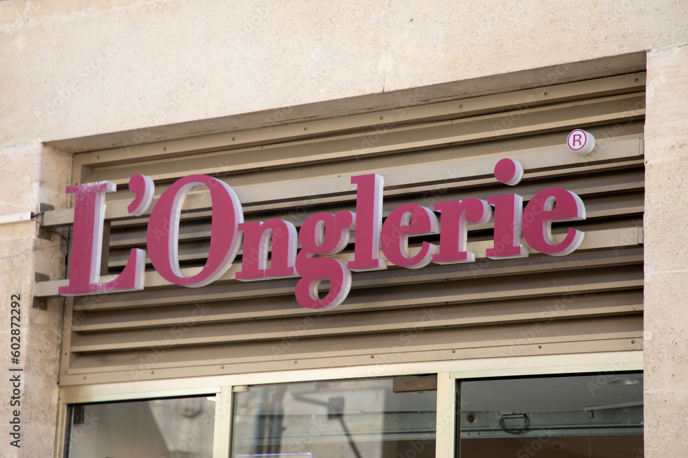 l'onglerie logo brand and text sign facade wall entrance nail care ...