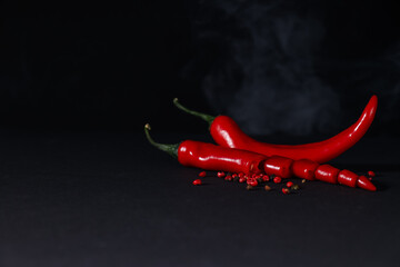 Papier peint photo Piments forts Piment rouge épicé concept culinaire  © Atlas