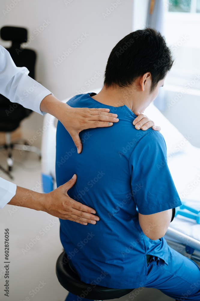 Doctor consulting with patient Back problems Physical therapy concept Doctor consulting with patient Back problems Physical therapy concept
