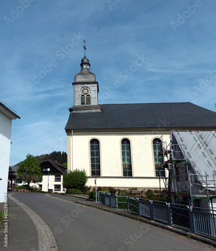 Kirche in Niederwörresbach bei Idar-Oberstein im Landkreis Birkenfeld, Rheinland-Pfalz.