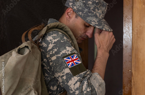 Tableau sur toile Flag of United Kingdom on military uniform