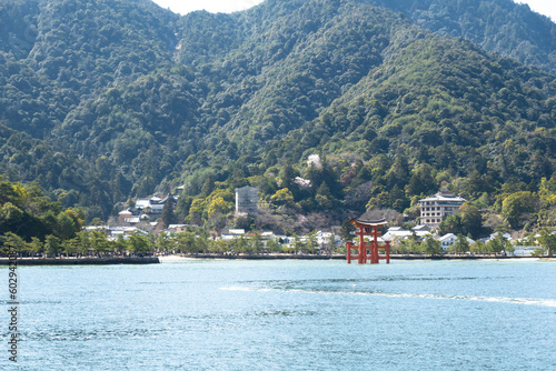 Wallpaper Mural 世界文化遺産「厳島神社 海上鳥居」広島県廿日市市 Torontodigital.ca