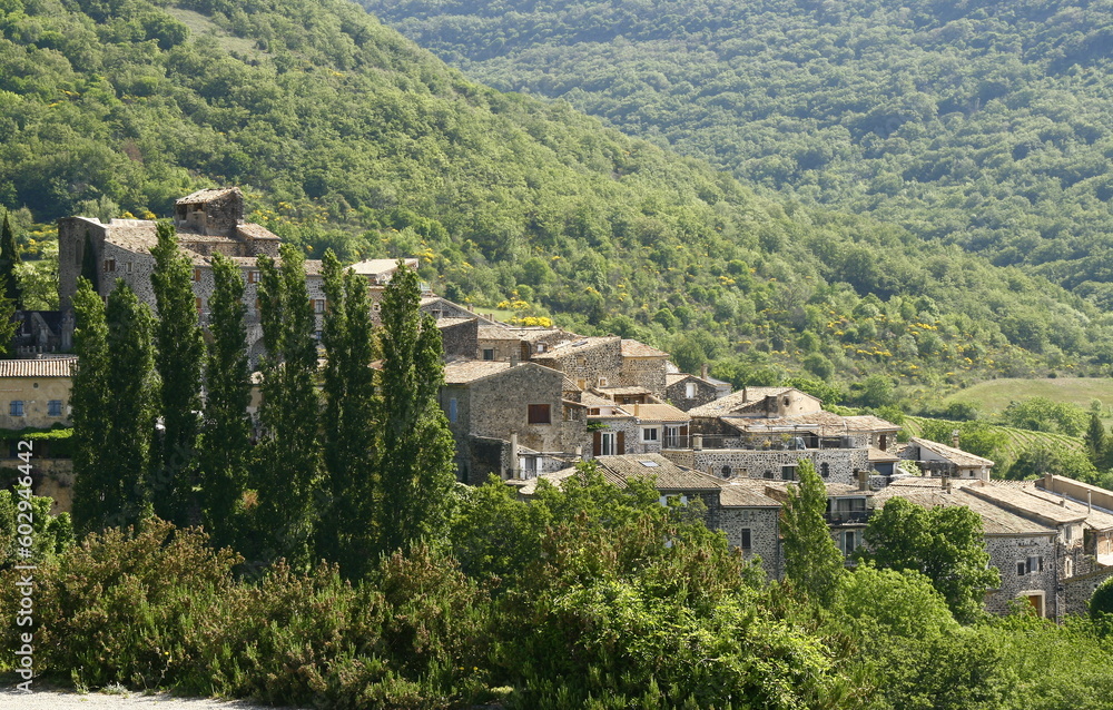 Aubignas, petit village situé dans le département de l'Ardèche en région Auvergne-Rhône-Alpes en France Aubignas, petit village situé dans le département de l'Ardèche en région Auvergne-Rhône-Alpes en France