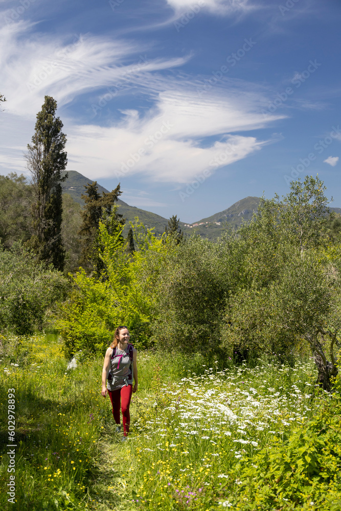 Wanderin unterwegs auf dem Korfu-Trail