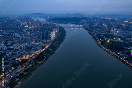 Scenery on both sides of the river in Zhuzhou, China © WR.LILI