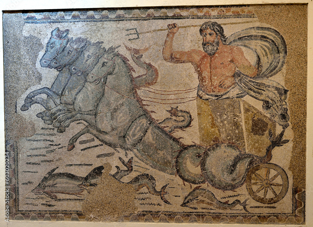 Obraz premium ANCIENT ROMAN MOSAICS FROM THE ARCHEOLOGICAL SITE OF TIMGAD IN ALGERIA