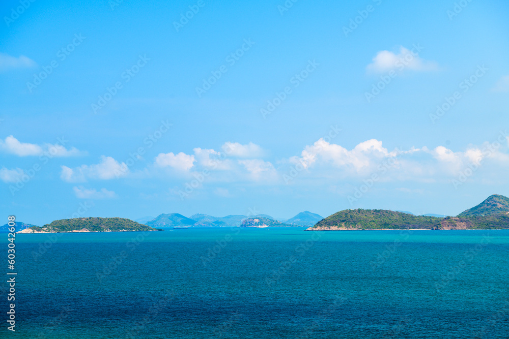 Fototapeta premium beautiful blue sea and sky viewpoint from Luklom beach, Samae San island