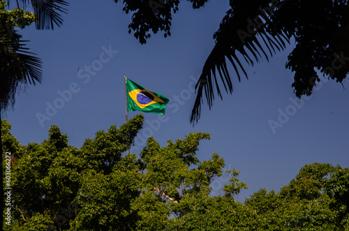 Brazilian flag hoisted on a highway in São Paulo