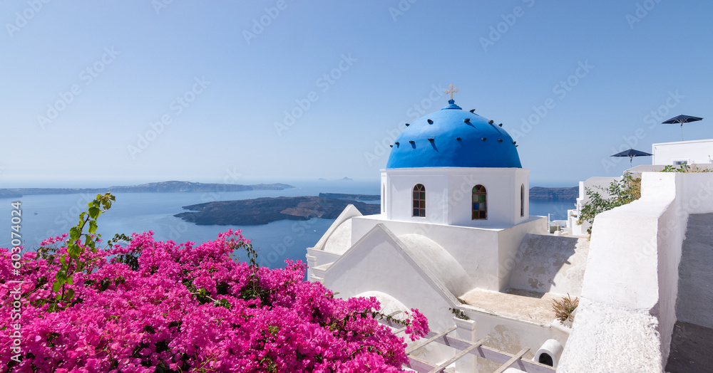 Fototapeta premium Panoramic view of Oia village on Santorini island, Greece.