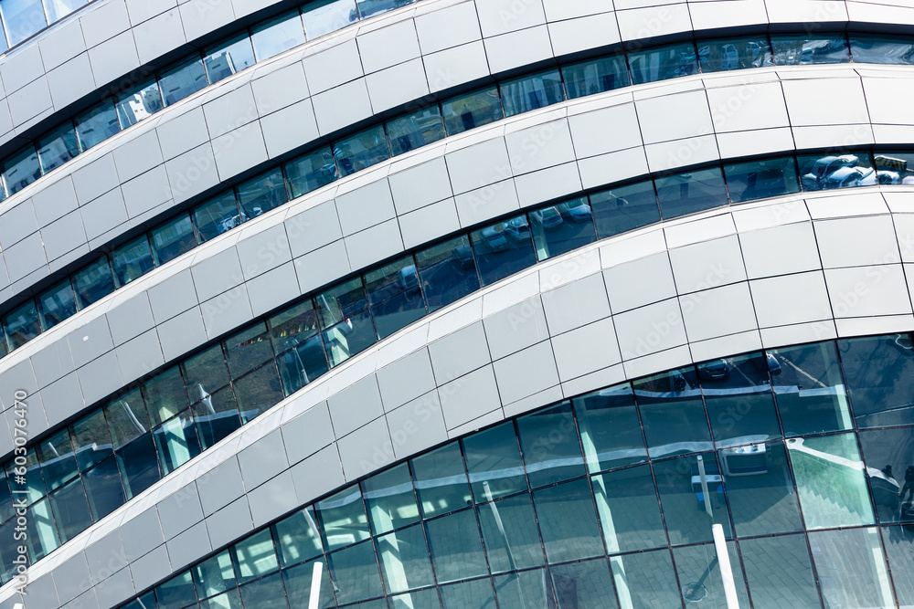 Obraz premium The geometry of modern urban architecture is reflected in the glass facades of buildings