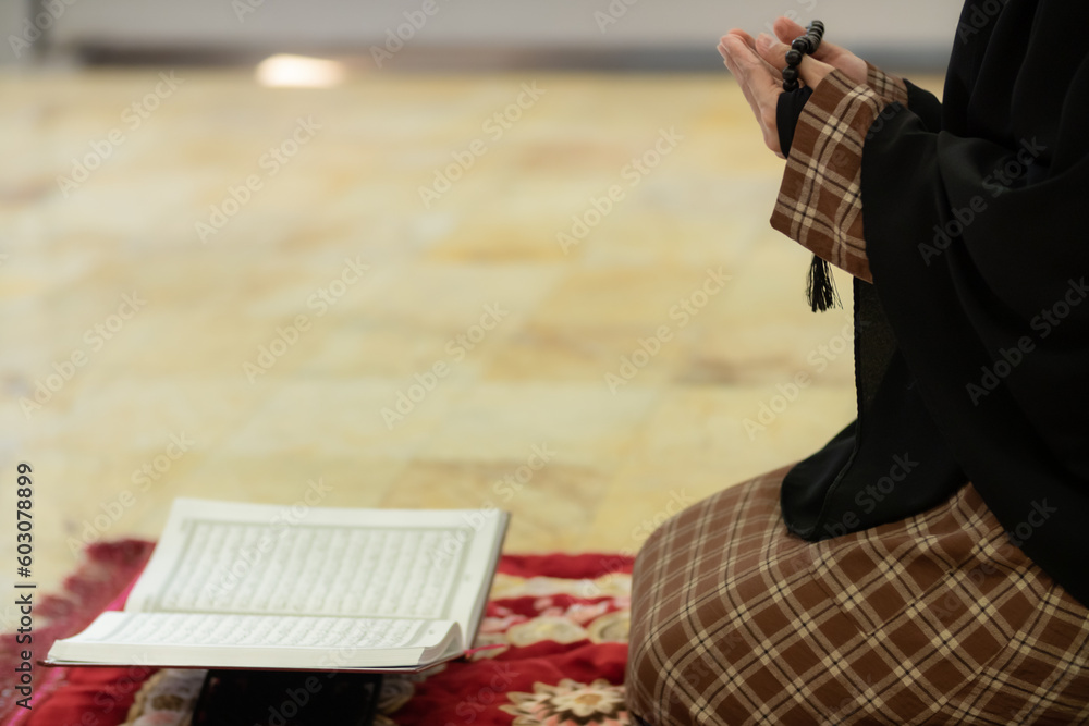 praying hijab