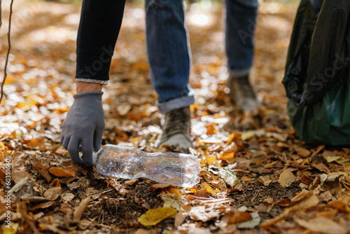 Environment litter plastic clean altruism anonymous 