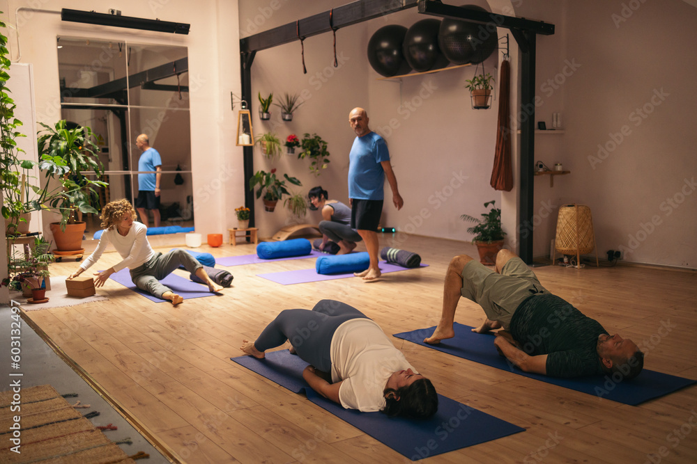 © Pedro Merino/Stocksy - Real people in a yoga class © Pedro Merino/Stocksy - Real people in a yoga class
