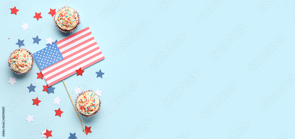 Obraz premium Tasty patriotic cupcakes and flag of USA on light blue background with space for text. American Independence Day