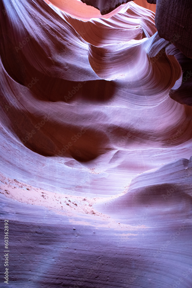 Obraz premium Pink and Orange Sandstone Formations in Antelope Canyon