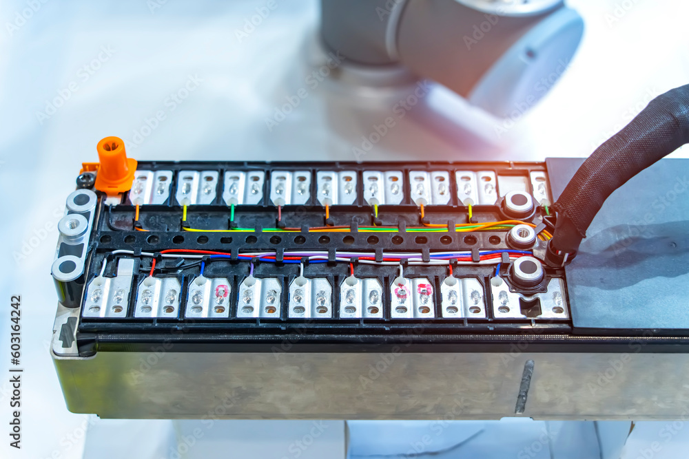 Foto de Electric car lithium battery pack and wiring connections ...