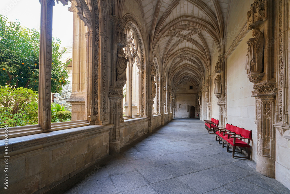Fototapeta premium トレドのサン・ファン・デ・ロス・レイエス教会の回廊