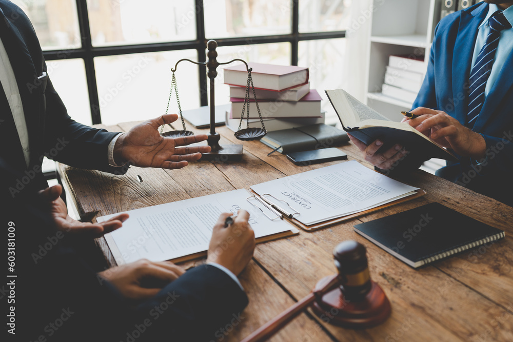 Attorneys provide legal advice and talk to clients to explain and advise on the rules and regulations in contracts that must be followed at the firm accurately and fairly. - obrazy, fototapety, plakaty 