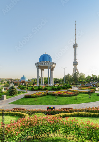 Scenic rotunda at the Memorial Shakhidlar Hotirasi complex photo