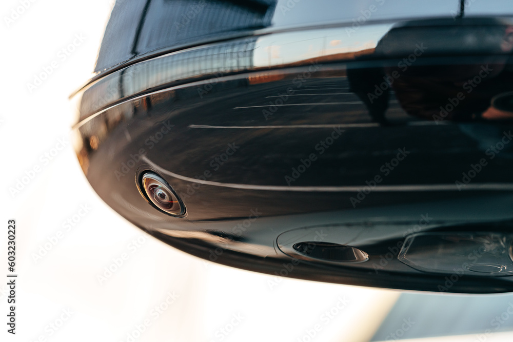 Obraz premium Side view of a mirror of a modern luxury car