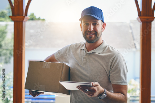 фотографія Happy delivery man, box and tablet in logistics, ecommerce or courier service at front door