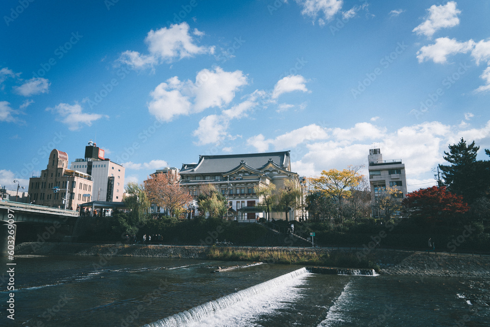 Fototapeta premium 京都 鴨川の風景