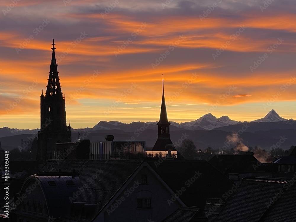 Naklejka premium sunset over the city
