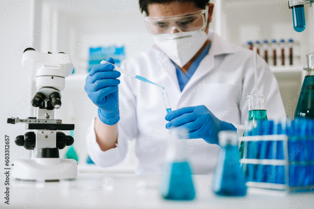 Fototapeta premium Scientist mixing chemical liquids in the chemistry lab. Researcher working in the chemical a laboratory..