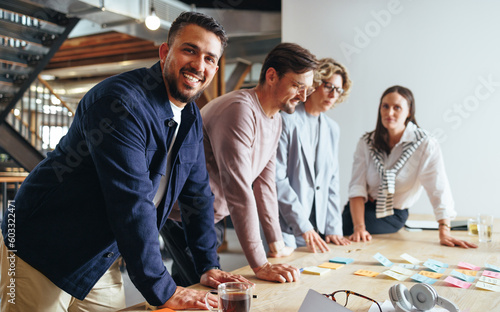 Fotografia Happy business man having a meeting with his team in an advertising agency, he b