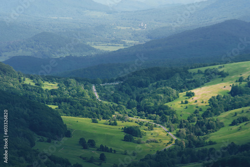 Fototapeta Naklejka Na Ścianę i Meble -  Krajobraz wiosenny w zielonych górach Bieszczady,
Tło naturalne.