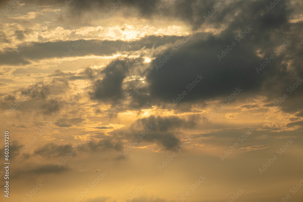 The sunlight obscured by dark clouds creates a gloomy and dim atmosphere in its surroundings. The sunlight obscured by dark clouds creates a gloomy and dim atmosphere in its surroundings.