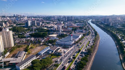 Aerial view of the Barra Funda neighborhood, on Marginal Tietê in São Paulo, Brazil. Avenue that crosses the city © Pedro